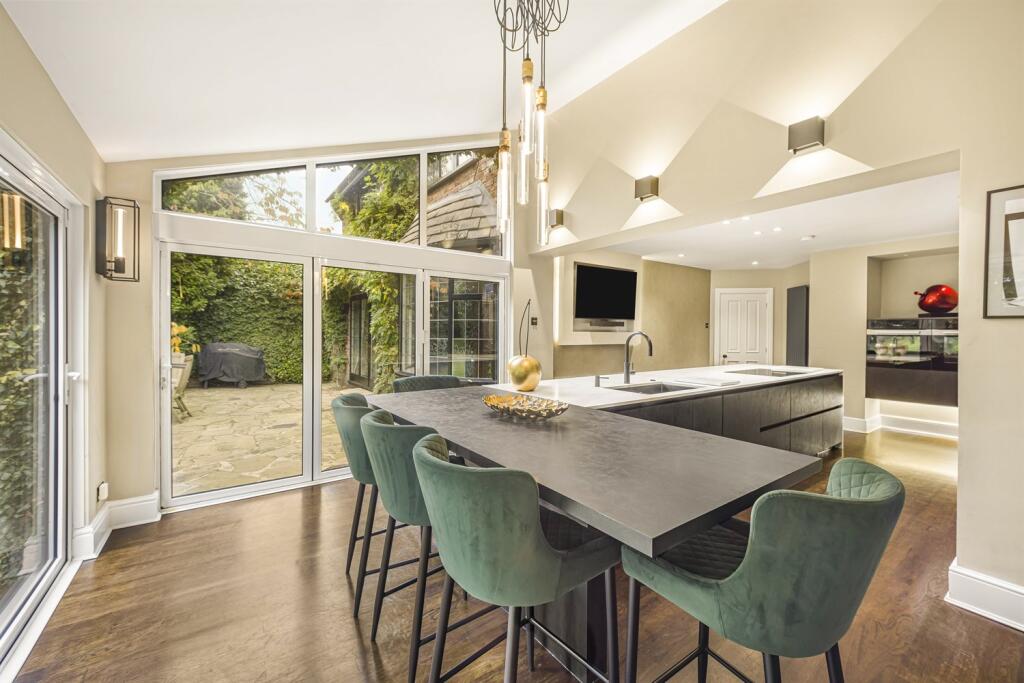 5 bedroom detached house for sale in Delahays Drive, Hale, WA15